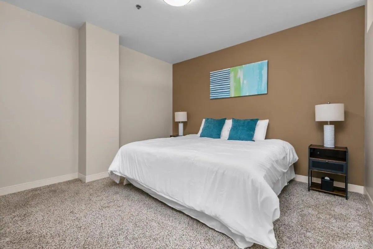 2Br Downtown Apartment With Gym & Deck Pittsburgh