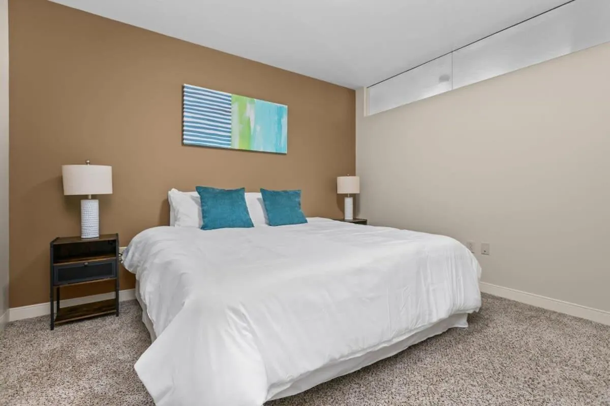 2Br Downtown Apartment With Gym & Deck Pittsburgh