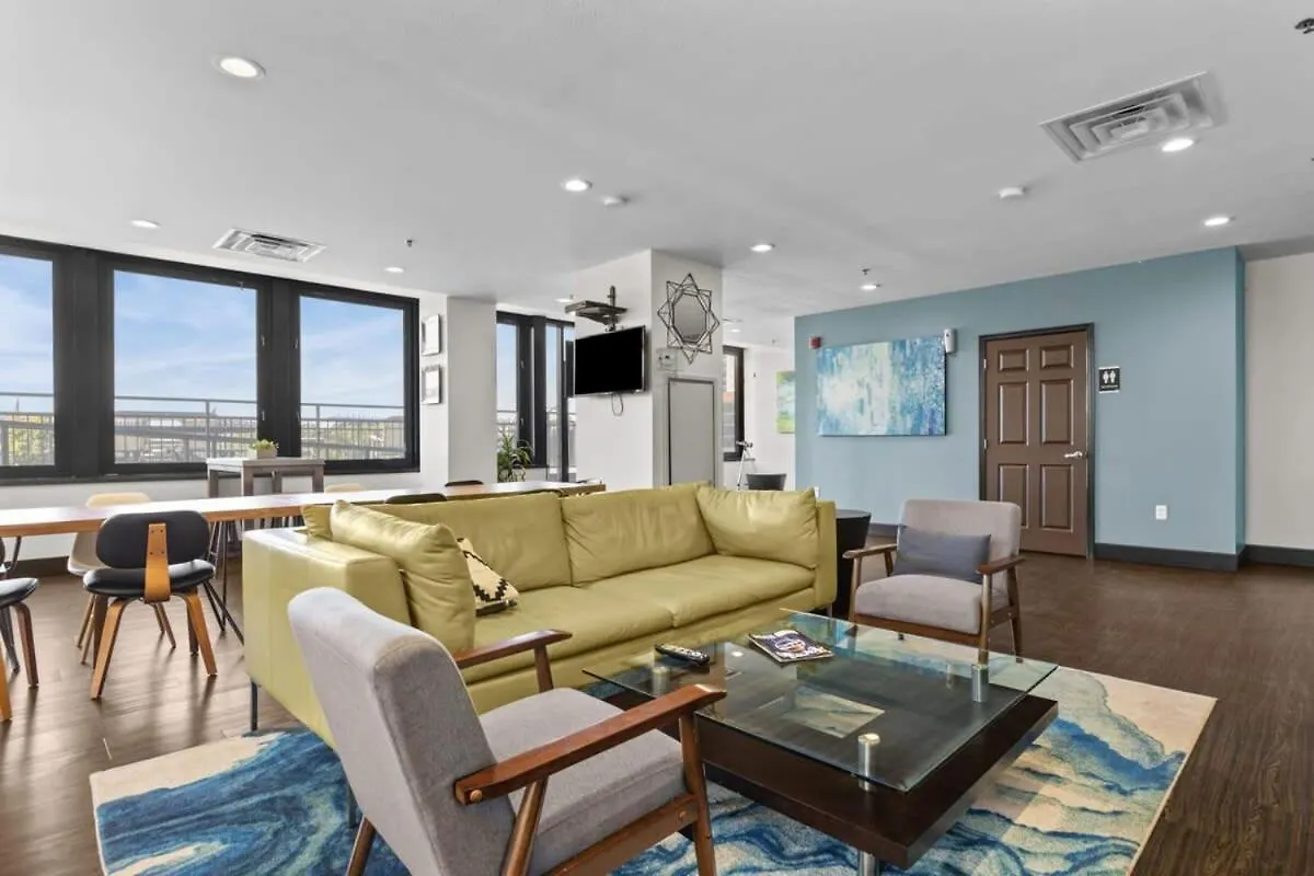 2Br Downtown Apartment With Gym & Deck Pittsburgh