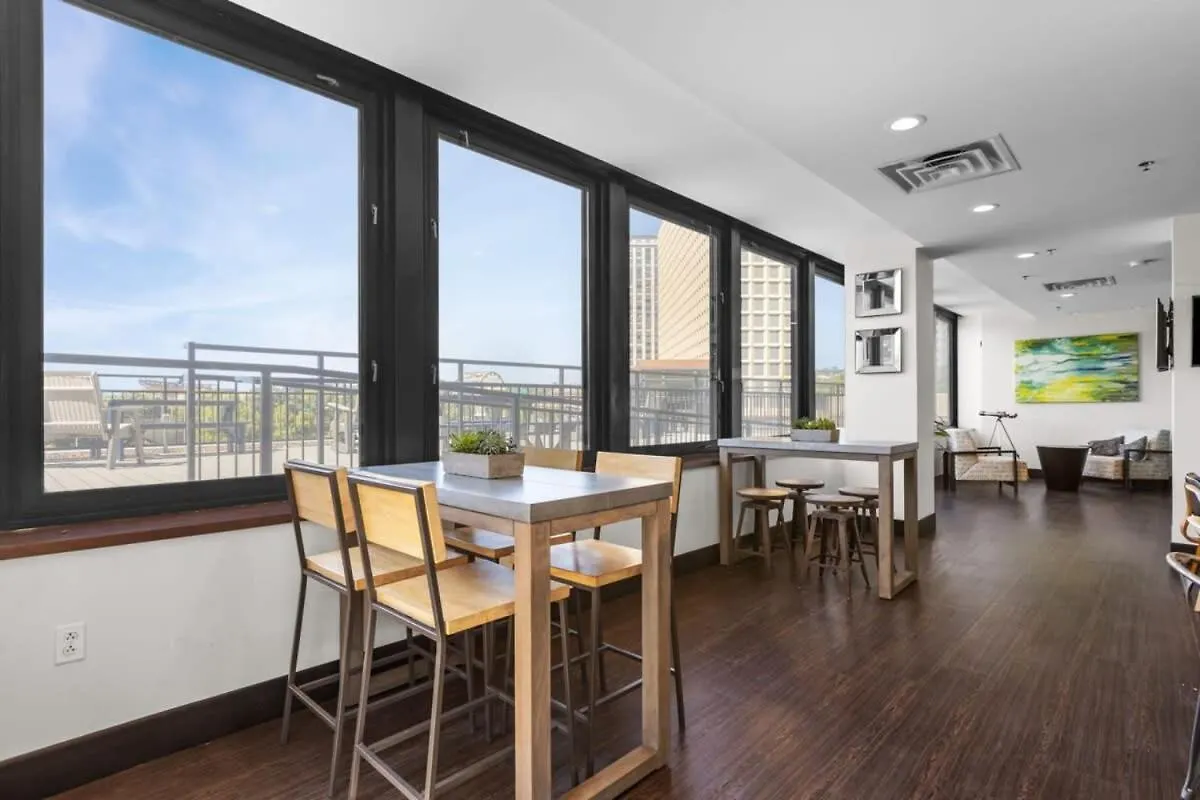 2Br Downtown Apartment With Gym & Deck Pittsburgh