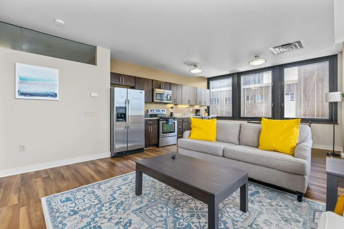 2Br Downtown Apartment With Gym & Deck Pittsburgh