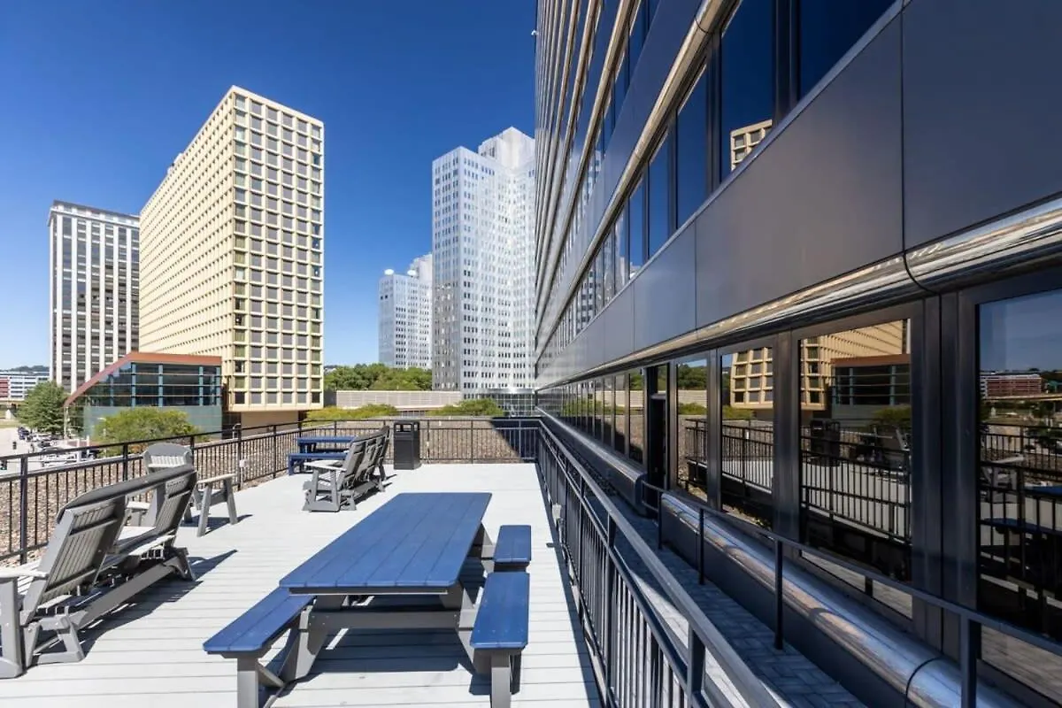 2Br Downtown Apartment With Gym & Deck Pittsburgh