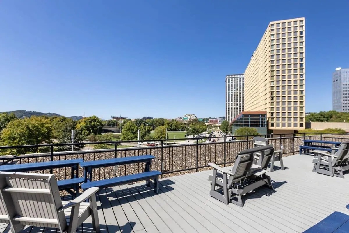 2Br Downtown Apartment With Gym & Deck Pittsburgh